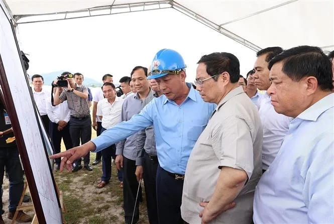 Thủ tướng: Hà Tĩnh cần phát huy tối đa nguồn lực con người - Ảnh 3. Thủ tướng: Hà Tĩnh cần phát huy tối đa nguồn lực con người - Ảnh 3.