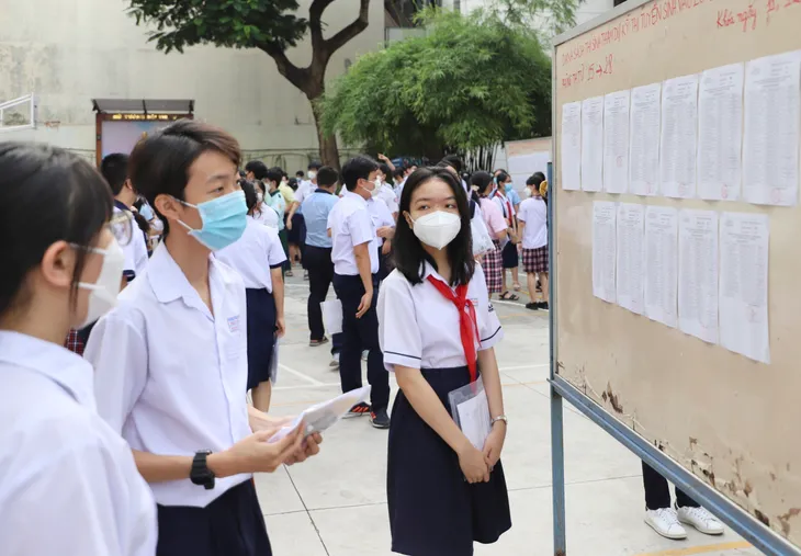 Chùm ảnh: Ngày đầu của Kỳ thi tuyển sinh vào lớp 10 tại TP Hồ Chí Minh - Ảnh 1. Chùm ảnh: Ngày đầu của Kỳ thi tuyển sinh vào lớp 10 tại TP Hồ Chí Minh - Ảnh 1.