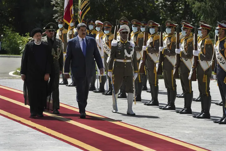 Iran và Venezuela ký thỏa thuận hợp tác kéo dài 20 năm - Ảnh 1. Iran và Venezuela ký thỏa thuận hợp tác kéo dài 20 năm - Ảnh 1.