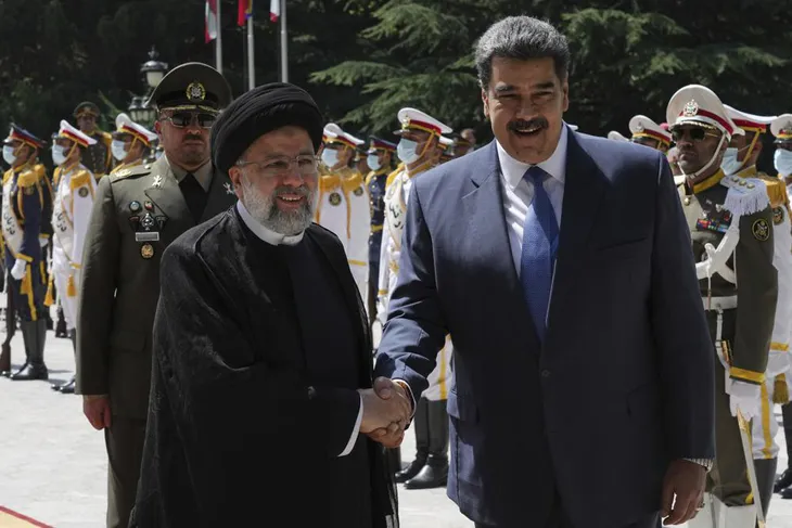 Iran và Venezuela ký thỏa thuận hợp tác kéo dài 20 năm - Ảnh 2. Iran và Venezuela ký thỏa thuận hợp tác kéo dài 20 năm - Ảnh 2.