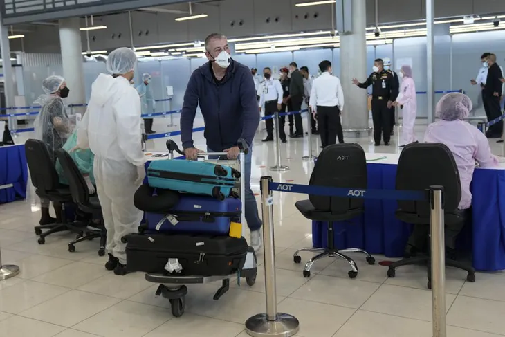 Số ca sốt tại Triều Tiên giảm mạnh, dịch COVID-19 có dấu hiệu trở lại Hong Kong (Trung Quốc) - Ảnh 1. Số ca sốt tại Triều Tiên giảm mạnh, dịch COVID-19 có dấu hiệu trở lại Hong Kong (Trung Quốc) - Ảnh 1.
