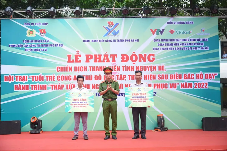 Sôi nổi hội trại Tuổi trẻ Công an Thủ đô học tập, thực hiện Sáu điều Bác Hồ dạy - Ảnh 2.