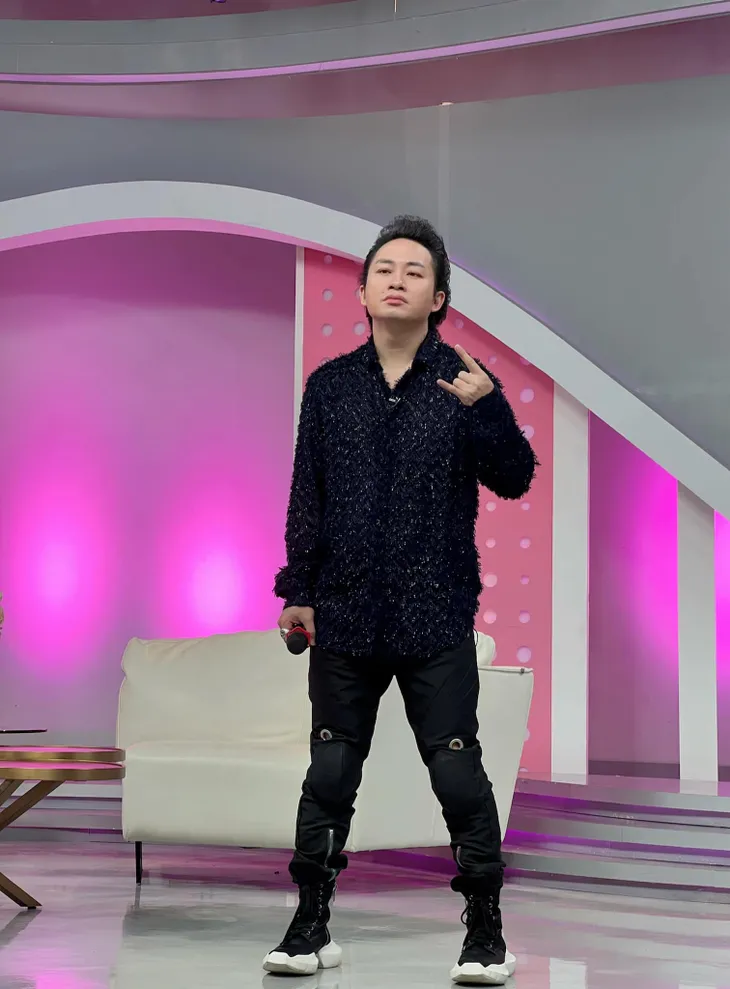 Tùng Dương: Hé lộ về liveshow kỷ niệm 20 năm ca hát quy mô nhất - Ảnh 1. Tùng Dương: Hé lộ về liveshow kỷ niệm 20 năm ca hát quy mô nhất - Ảnh 1.