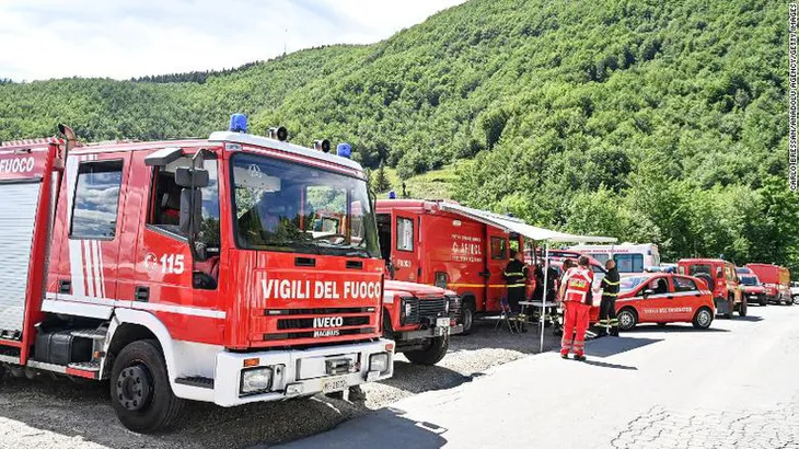 Tìm thấy thi thể 7 người thiệt mạng trong vụ rơi trực thăng ở Italy - Ảnh 1. Tìm thấy thi thể 7 người thiệt mạng trong vụ rơi trực thăng ở Italy - Ảnh 1.