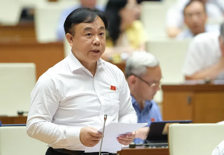 Không nên để bác sĩ vừa mổ, vừa lo gói thầu A, hợp đồng B - Ảnh 1. Không nên để bác sĩ vừa mổ, vừa lo gói thầu A, hợp đồng B - Ảnh 1.