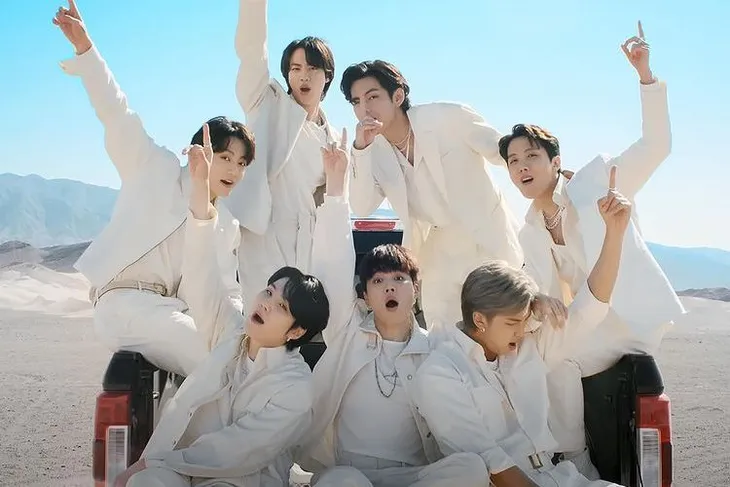Album mới của BTS phá vỡ hàng loạt kỉ lục trên Spotify - Ảnh 1. Album mới của BTS phá vỡ hàng loạt kỉ lục trên Spotify - Ảnh 1.