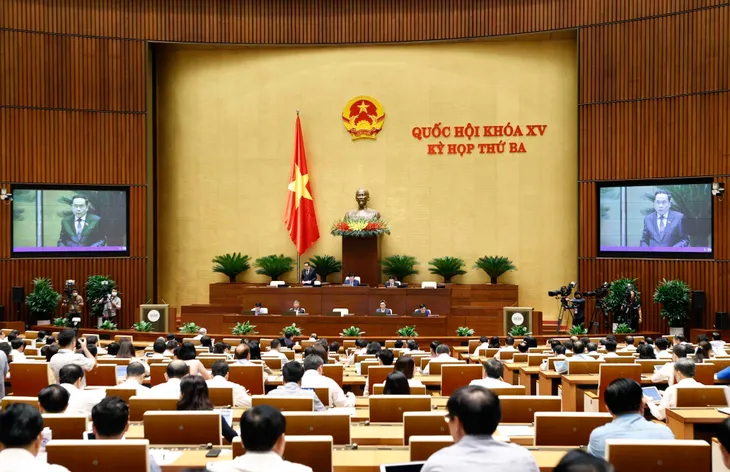 Không nên để bác sĩ vừa mổ, vừa lo gói thầu A, hợp đồng B - Ảnh 2. Không nên để bác sĩ vừa mổ, vừa lo gói thầu A, hợp đồng B - Ảnh 2.