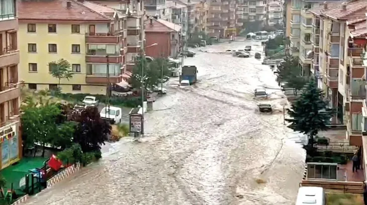 Bão lũ nghiêm trọng ở miền Trung Thổ Nhĩ Kỳ khiến 5 người thiệt mạng - Ảnh 1. Bão lũ nghiêm trọng ở miền Trung Thổ Nhĩ Kỳ khiến 5 người thiệt mạng - Ảnh 1.