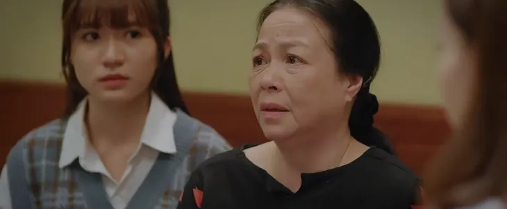 Thương ngày nắng về 2 - Tập 32: Thầy Phong cầm tay khiến tim Vân Vân loạn nhịp - Ảnh 6. Thương ngày nắng về 2 - Tập 32: Thầy Phong cầm tay khiến tim Vân Vân loạn nhịp - Ảnh 6.