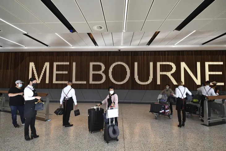 Australia dỡ bỏ quy định phải đeo khẩu trang tại các nhà ga sân bay - Ảnh 1. Australia dỡ bỏ quy định phải đeo khẩu trang tại các nhà ga sân bay - Ảnh 1.