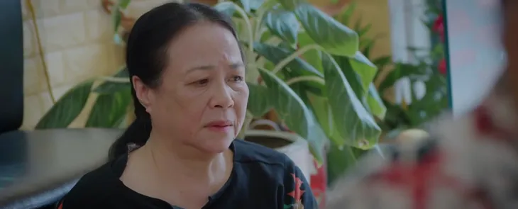 Thương ngày nắng về 2 - Tập 32: Bà Nga khóc nghẹn vì cậu Vượng đòi tiền - Ảnh 10. Thương ngày nắng về 2 - Tập 32: Bà Nga khóc nghẹn vì cậu Vượng đòi tiền - Ảnh 10.