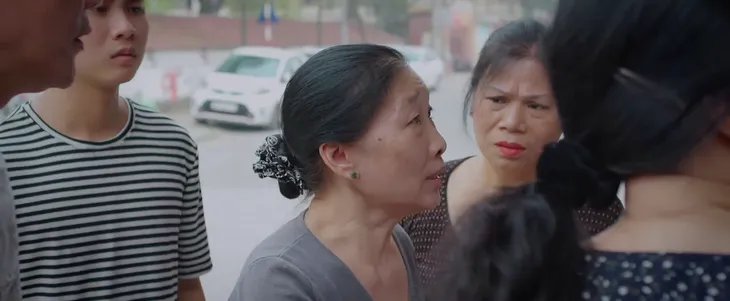 Thương ngày nắng về 2 - Tập 33: Sau khi qua đêm, Mộng Mơ ôm hết tiền của cậu Vượng bỏ trốn - Ảnh 4. Thương ngày nắng về 2 - Tập 33: Sau khi qua đêm, Mộng Mơ ôm hết tiền của cậu Vượng bỏ trốn - Ảnh 4.