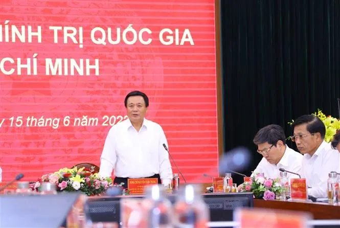 Coi trọng lý luận để giải quyết vấn đề thực tiễn - Ảnh 1.