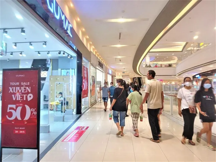 TP Hồ Chí Minh mở đợt khuyến mại lớn kích cầu mua sắm giữa năm - Ảnh 1. TP Hồ Chí Minh mở đợt khuyến mại lớn kích cầu mua sắm giữa năm - Ảnh 1.