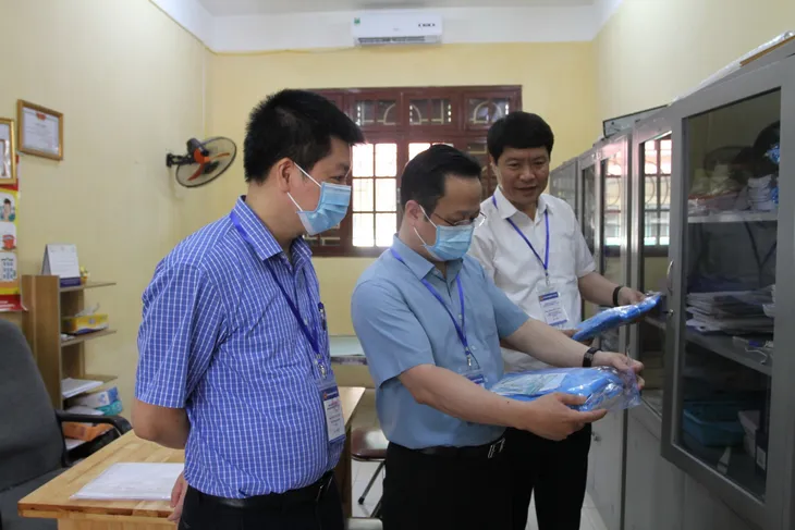 Kỳ thi tuyển sinh vào lớp 10 tại Hà Nội: Tạo tâm lý yên tâm, thoải mái cho thí sinh làm bài - Ảnh 2. Kỳ thi tuyển sinh vào lớp 10 tại Hà Nội: Tạo tâm lý yên tâm, thoải mái cho thí sinh làm bài - Ảnh 2.