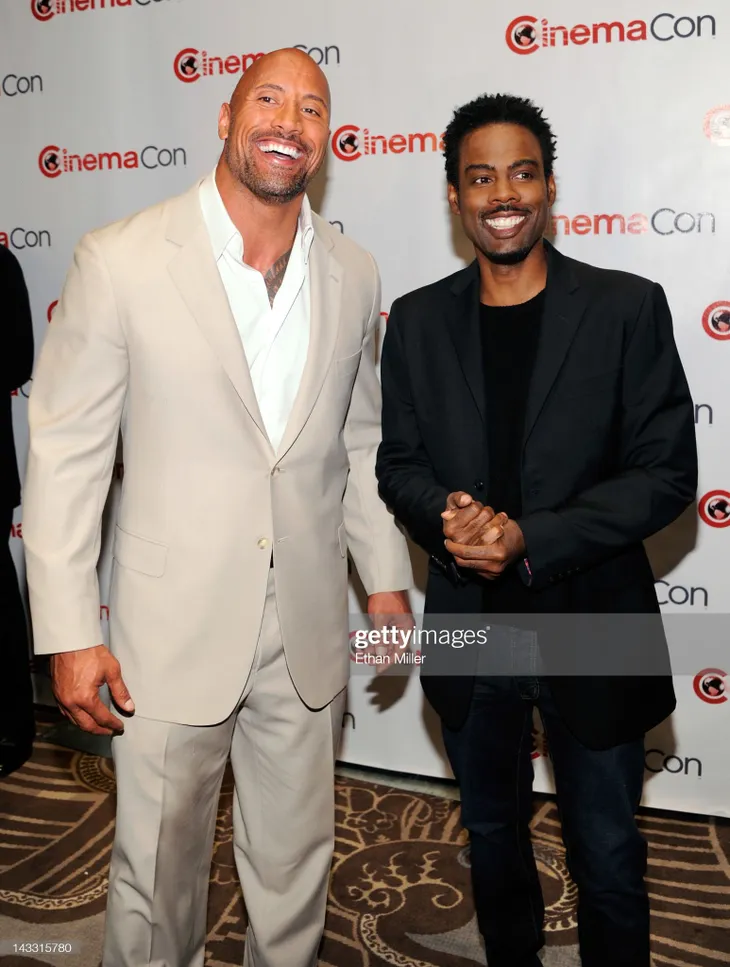 Sau cái tát tại Oscar, Chris Rock được mời làm MC lễ trao giải Emmy 2022 - Ảnh 1. Sau cái tát tại Oscar, Chris Rock được mời làm MC lễ trao giải Emmy 2022 - Ảnh 1.