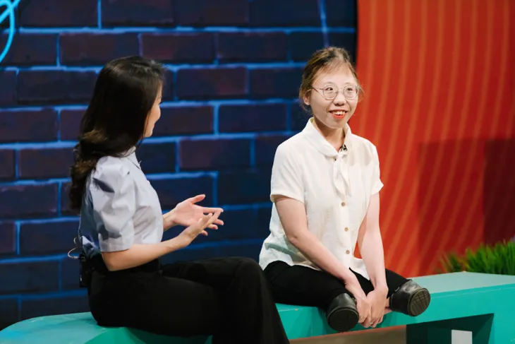 Trạm yêu thương: Nữ sinh bị bỏ rơi từ lúc chào đời, 24 năm đi bằng đầu gối - Ảnh 2. Trạm yêu thương: Nữ sinh bị bỏ rơi từ lúc chào đời, 24 năm đi bằng đầu gối - Ảnh 2.