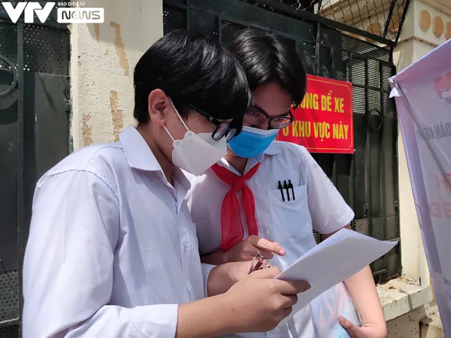 Thí sinh nói gì về đề thi Ngữ Văn vào lớp 10 Hà Nội? - Ảnh 7. Thí sinh nói gì về đề thi Ngữ Văn vào lớp 10 Hà Nội? - Ảnh 7.