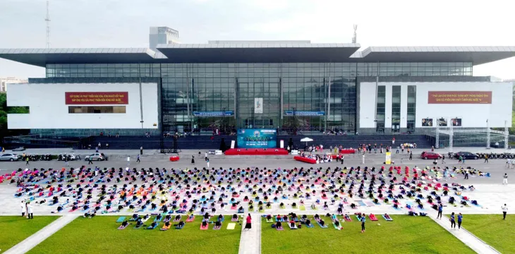 Vĩnh Phúc: Hơn 1000 người tham gia đồng diễn kỷ niệm Ngày quốc tế Yoga - Ảnh 2. Vĩnh Phúc: Hơn 1000 người tham gia đồng diễn kỷ niệm Ngày quốc tế Yoga - Ảnh 2.