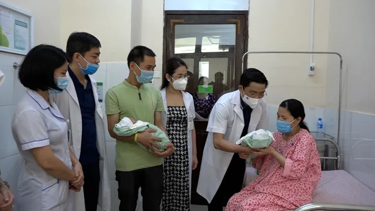 Phim tài liệu “Vì một niềm tin về hạnh phúc”: Hy vọng của những cặp vợ chồng mang gen lặn đột biến - Ảnh 1. Phim tài liệu “Vì một niềm tin về hạnh phúc”: Hy vọng của những cặp vợ chồng mang gen lặn đột biến - Ảnh 1.