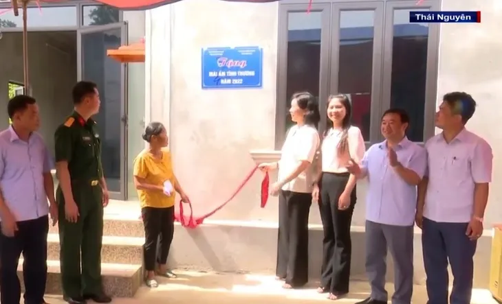 Hỗ trợ phụ nữ khó khăn và trẻ mồ côi ở Thái Nguyên - Ảnh 2. Hỗ trợ phụ nữ khó khăn và trẻ mồ côi ở Thái Nguyên - Ảnh 2.