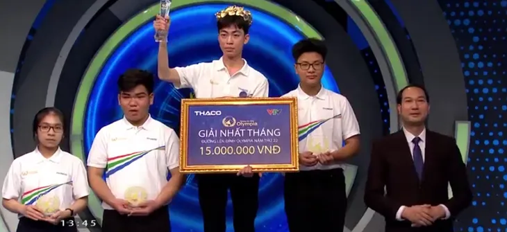 MC Khánh Vy tái hiện vũ điệu làm mưa làm gió trên TikTok cùng thí sinh Đường lên đỉnh Olympia 22 - Ảnh 3. MC Khánh Vy tái hiện vũ điệu làm mưa làm gió trên TikTok cùng thí sinh Đường lên đỉnh Olympia 22 - Ảnh 3.