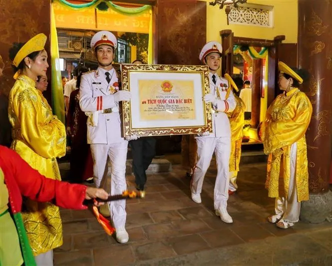 Thăng Long tứ trấn - đền Bạch Mã đón nhận bằng Di tích Quốc gia đặc biệt - Ảnh 1. Thăng Long tứ trấn - đền Bạch Mã đón nhận bằng Di tích Quốc gia đặc biệt - Ảnh 1.