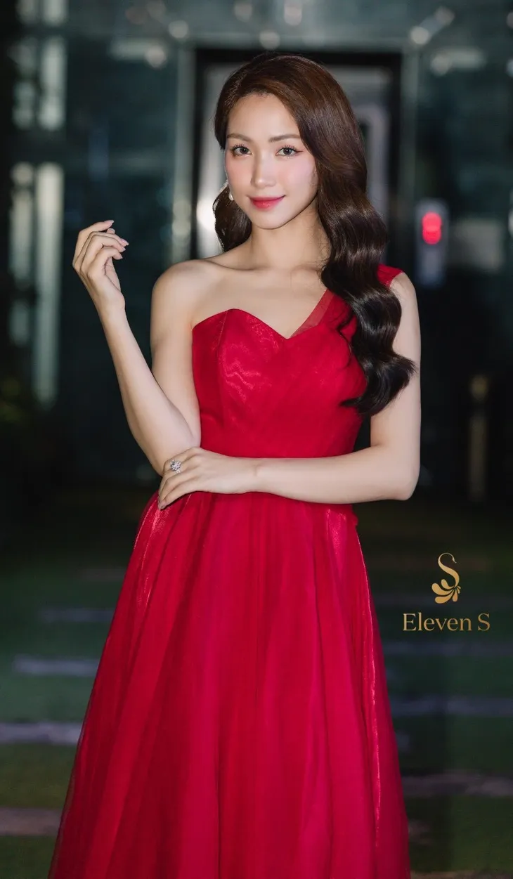 Hòa Minzy đón sinh nhật cùng fan với nhan sắc thăng hạng trong thiết kế từ Eleven S - Ảnh 4. Hòa Minzy đón sinh nhật cùng fan với nhan sắc thăng hạng trong thiết kế từ Eleven S - Ảnh 4.