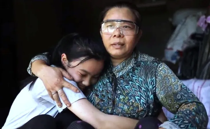 Cặp lá yêu thương: Chiếc lá đổi thay - Ảnh 1. Cặp lá yêu thương: Chiếc lá đổi thay - Ảnh 1.