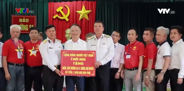 Kiều bào và hải trình đến với Trường Sa, Nhà giàn DK1 - Ảnh 1. Kiều bào và hải trình đến với Trường Sa, Nhà giàn DK1 - Ảnh 1.