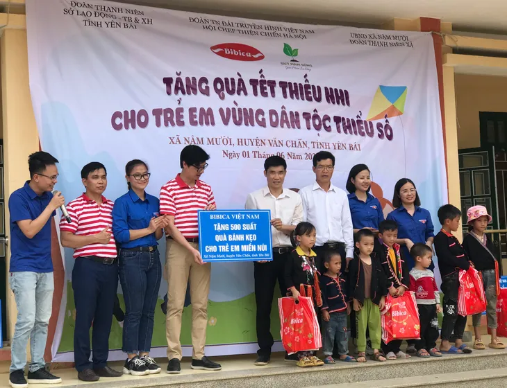 Vui Tết Thiếu nhi cùng trẻ em vùng cao Yên Bái - Ảnh 1. Vui Tết Thiếu nhi cùng trẻ em vùng cao Yên Bái - Ảnh 1.
