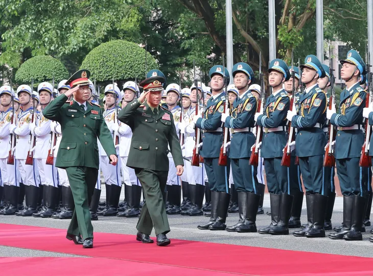 Tổng Tham mưu trưởng Quân đội nhân dân Lào thăm chính thức Việt Nam - Ảnh 3. Tổng Tham mưu trưởng Quân đội nhân dân Lào thăm chính thức Việt Nam - Ảnh 3.
