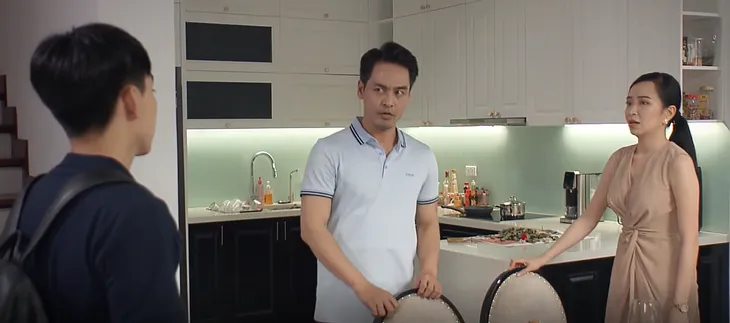 Lối nhỏ vào đời - Tập 9: Dũng khó chịu khi thấy bố âu yếm bạn gái trong nhà - Ảnh 4. Lối nhỏ vào đời - Tập 9: Dũng khó chịu khi thấy bố âu yếm bạn gái trong nhà - Ảnh 4.