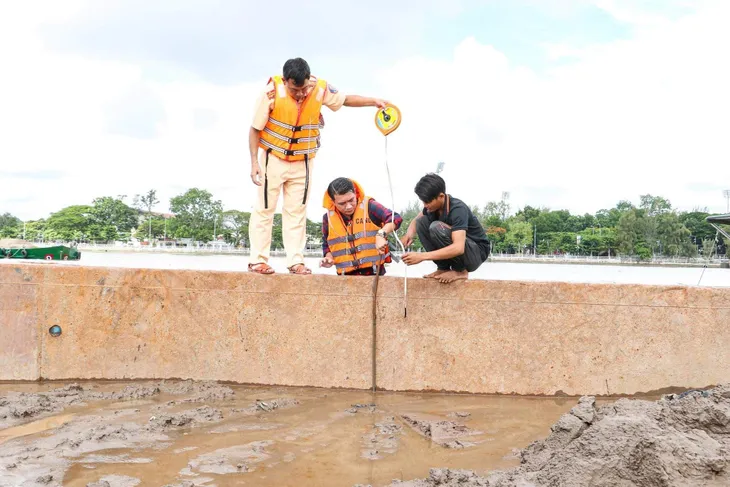 Cần Thơ: Vận chuyển 300m3 cát không rõ nguồn gốc, một phương tiện bị tạm giữ - Ảnh 2. Cần Thơ: Vận chuyển 300m3 cát không rõ nguồn gốc, một phương tiện bị tạm giữ - Ảnh 2.