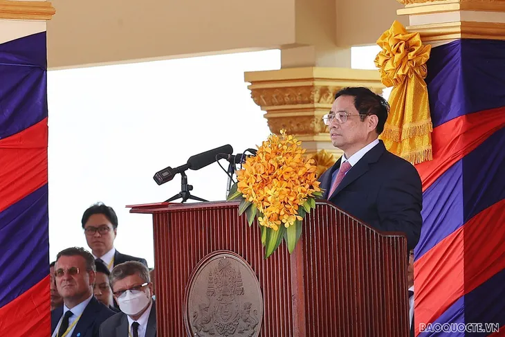 Thủ tướng Campuchia Hun Sen: Giúp đỡ nhau từ lúc khó khăn, khi đó đã biết ai là bạn tốt - Ảnh 2. Thủ tướng Campuchia Hun Sen: Giúp đỡ nhau từ lúc khó khăn, khi đó đã biết ai là bạn tốt - Ảnh 2.