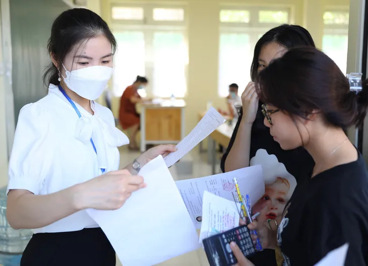 Kỳ thi vào lớp 10 tại Hà Nội an toàn, đúng quy chế - Ảnh 1. Kỳ thi vào lớp 10 tại Hà Nội an toàn, đúng quy chế - Ảnh 1.