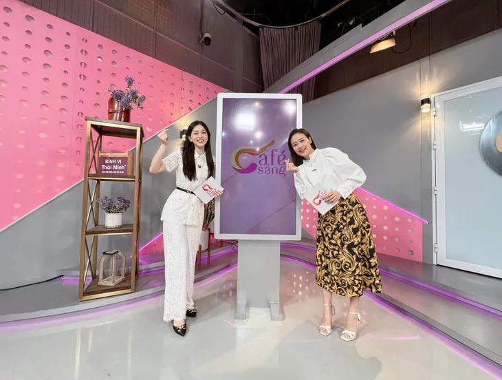 Khi các nữ BTV diện sơmi trắng cực đẹp mà không hề nhàm chán - Ảnh 13. Khi các nữ BTV diện sơmi trắng cực đẹp mà không hề nhàm chán - Ảnh 13.