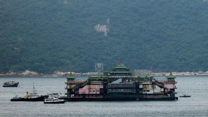 Hong Kong (Trung Quốc) điều tra vụ nhà hàng nổi mang tính biểu tượng bị lật úp trên Biển Đông - Ảnh 1. Hong Kong (Trung Quốc) điều tra vụ nhà hàng nổi mang tính biểu tượng bị lật úp trên Biển Đông - Ảnh 1.
