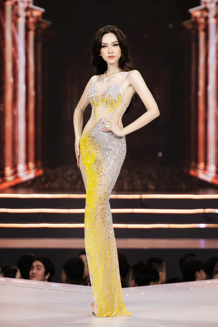 Thí sinh chuyển giới Đỗ Nhật Hà trình diễn quyến rũ tại Miss Universe Vietnam 2022 - Ảnh 2. Thí sinh chuyển giới Đỗ Nhật Hà trình diễn quyến rũ tại Miss Universe Vietnam 2022 - Ảnh 2.