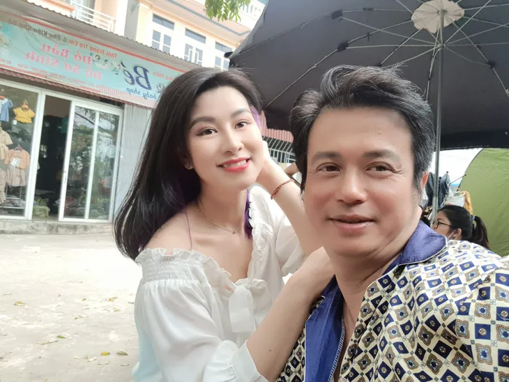 Hậu trường vui vẻ của cậu Vượng khờ trong Thương ngày nắng về - Ảnh 7. Hậu trường vui vẻ của cậu Vượng khờ trong Thương ngày nắng về - Ảnh 7.
