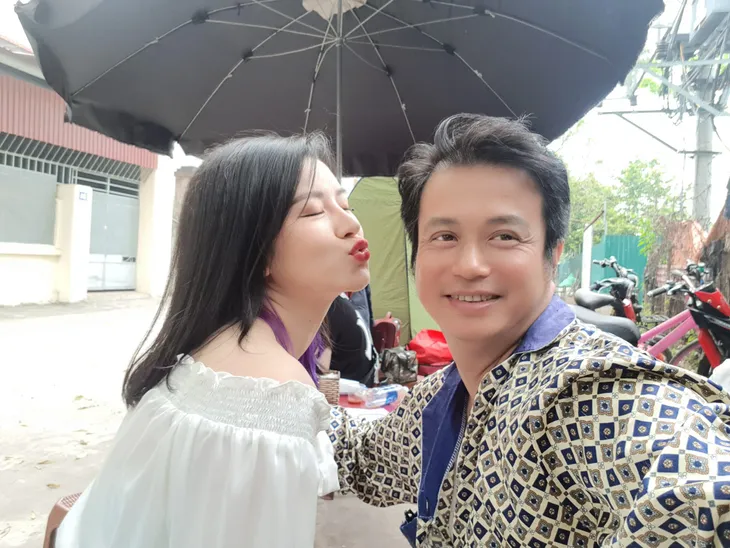 Hậu trường vui vẻ của cậu Vượng khờ trong Thương ngày nắng về - Ảnh 9. Hậu trường vui vẻ của cậu Vượng khờ trong Thương ngày nắng về - Ảnh 9.