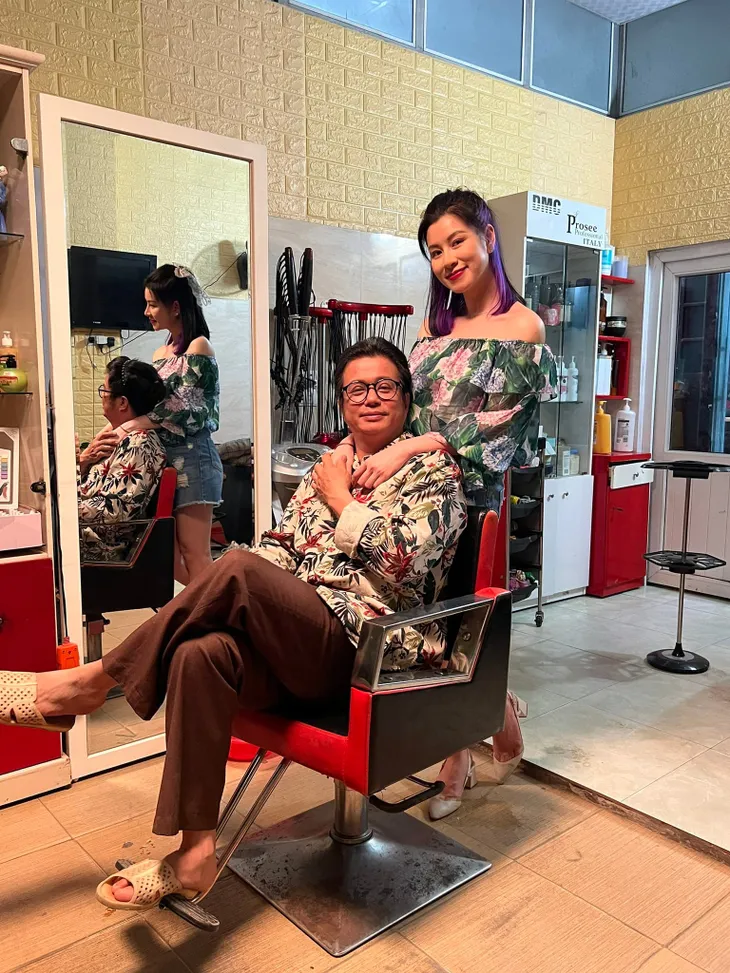 Hậu trường vui vẻ của cậu Vượng khờ trong Thương ngày nắng về - Ảnh 4. Hậu trường vui vẻ của cậu Vượng khờ trong Thương ngày nắng về - Ảnh 4.