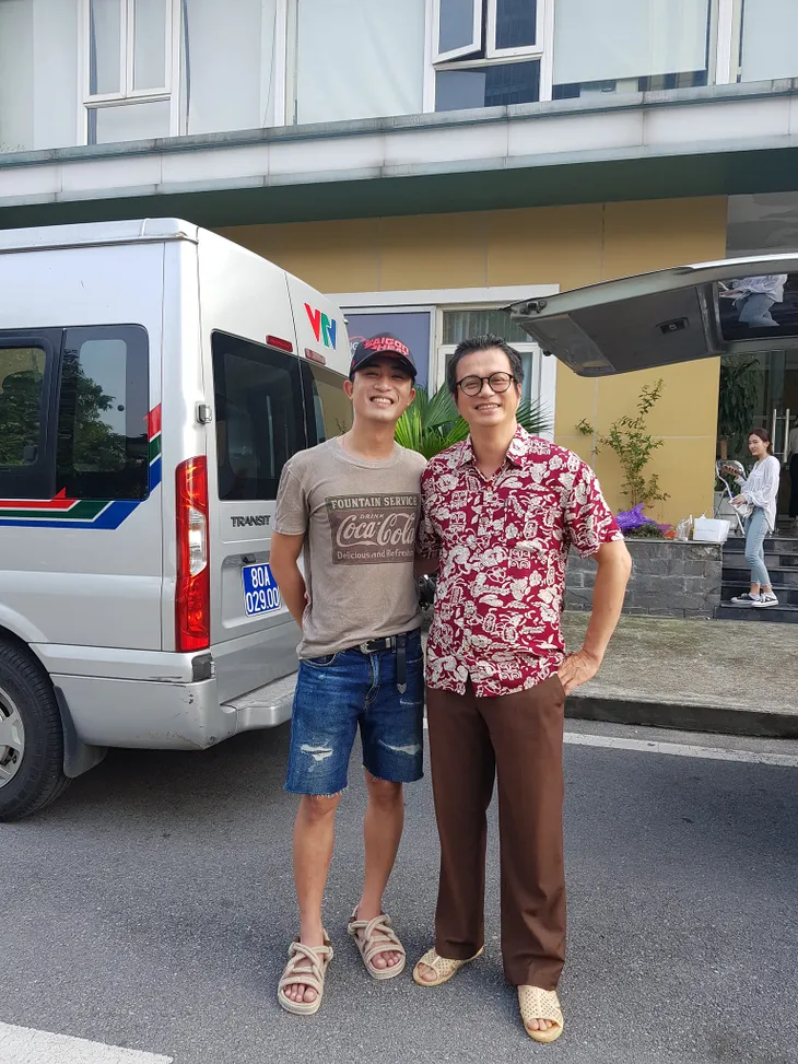 Hậu trường vui vẻ của cậu Vượng khờ trong Thương ngày nắng về - Ảnh 5. Hậu trường vui vẻ của cậu Vượng khờ trong Thương ngày nắng về - Ảnh 5.
