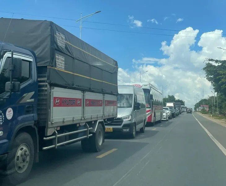 Hai xe ô tô va chạm trên Quốc lộ 20, nhiều người bị thương - Ảnh 1. Hai xe ô tô va chạm trên Quốc lộ 20, nhiều người bị thương - Ảnh 1.