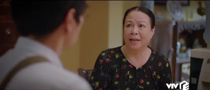 Thương ngày nắng về 2 - Tập 36: Phong nhận quà từ con gái, mắng oan Vân bày trò - Ảnh 22. Thương ngày nắng về 2 - Tập 36: Phong nhận quà từ con gái, mắng oan Vân bày trò - Ảnh 22.