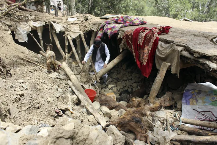 Động đất ở Afghanistan khiến ít nhất 1.000 người tử vong, nhiều người mắc kẹt trong đống đổ nát - Ảnh 1. Động đất ở Afghanistan khiến ít nhất 1.000 người tử vong, nhiều người mắc kẹt trong đống đổ nát - Ảnh 1.
