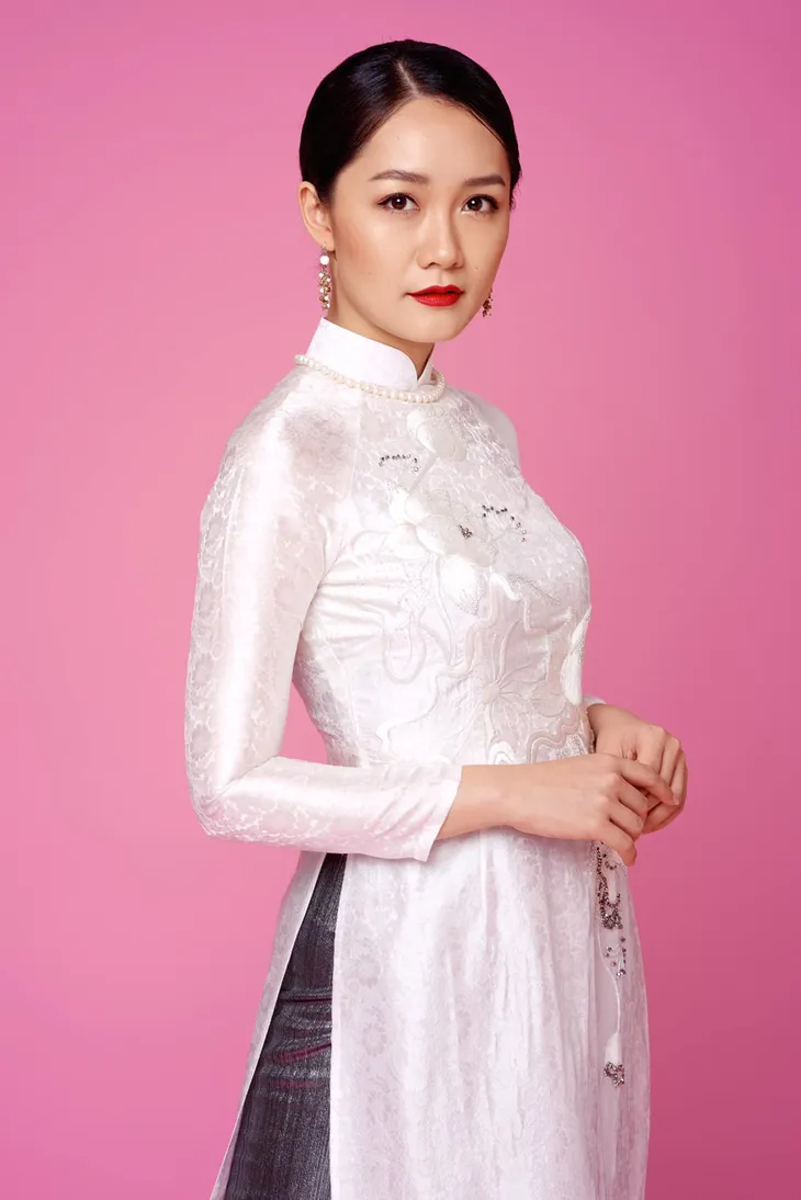 Ngắm nữ BTV, MC hóa nàng thơ trong tà áo dài trắng - Ảnh 18. Ngắm nữ BTV, MC hóa nàng thơ trong tà áo dài trắng - Ảnh 18.