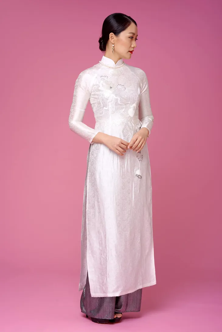 Ngắm nữ BTV, MC hóa nàng thơ trong tà áo dài trắng - Ảnh 19. Ngắm nữ BTV, MC hóa nàng thơ trong tà áo dài trắng - Ảnh 19.
