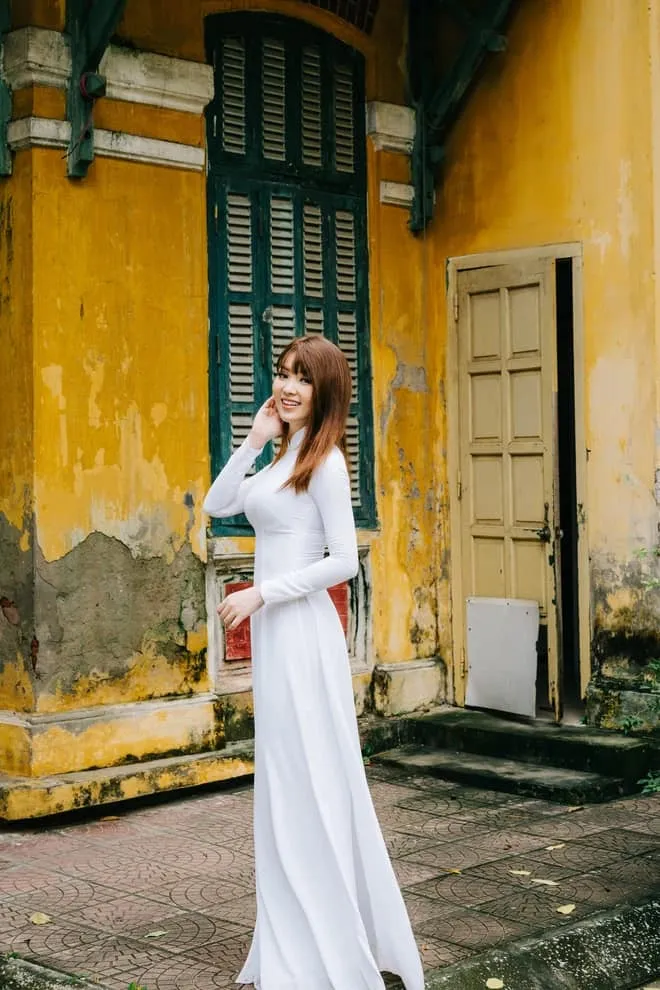 Ngắm nữ BTV, MC hóa nàng thơ trong tà áo dài trắng - Ảnh 16. Ngắm nữ BTV, MC hóa nàng thơ trong tà áo dài trắng - Ảnh 16.