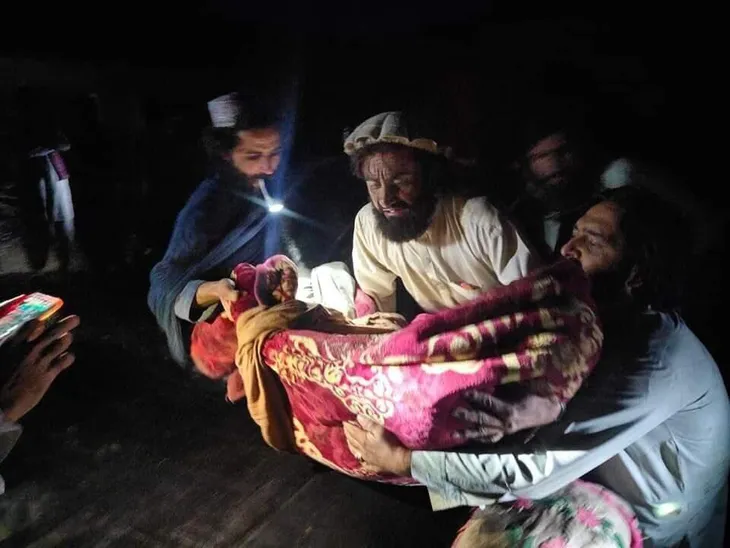 Động đất ở Afghanistan khiến ít nhất 1.000 người tử vong, nhiều người mắc kẹt trong đống đổ nát - Ảnh 6. Động đất ở Afghanistan khiến ít nhất 1.000 người tử vong, nhiều người mắc kẹt trong đống đổ nát - Ảnh 6.